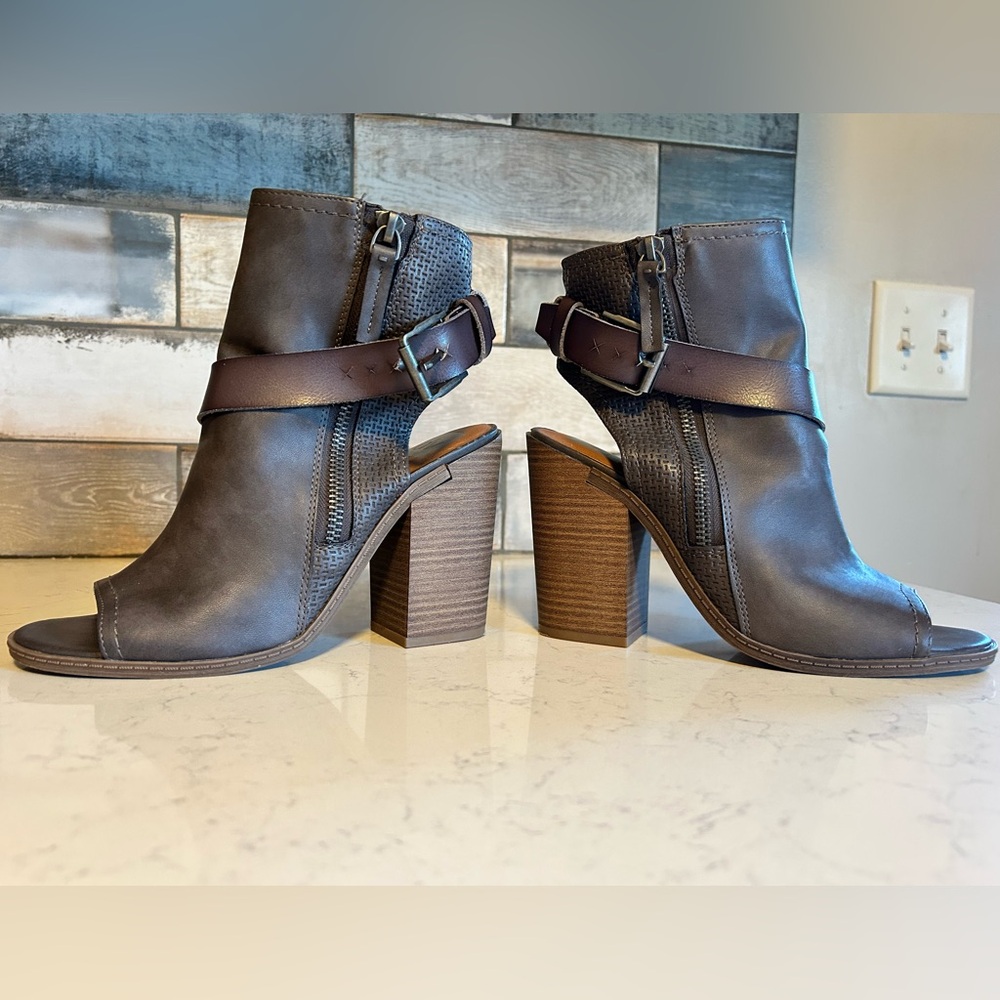 DV by Dolce Vita Teisha Buckle Stacked Block Heel Ankle Bootie Sandals - Picture 5 of 14